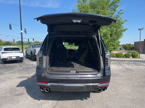 Used 2025 Chevrolet Tahoe Premier AWD/4WD image 11