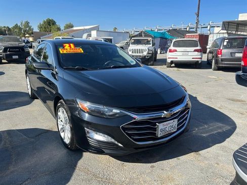 Used 2021 Chevrolet Malibu LT FWD image 2
