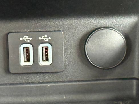 Used 2020 Ford Fusion SE FWD image 22