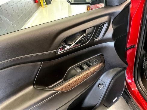 Used 2023 GMC Acadia Denali w/ Denali Ultimate Package image 11