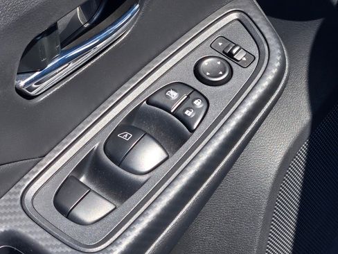 Used 2025 Nissan Versa SV w/ Trunk Package FWD image 18