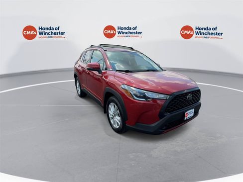 Used 2022 Toyota Corolla Cross LE AWD/4WD image 2