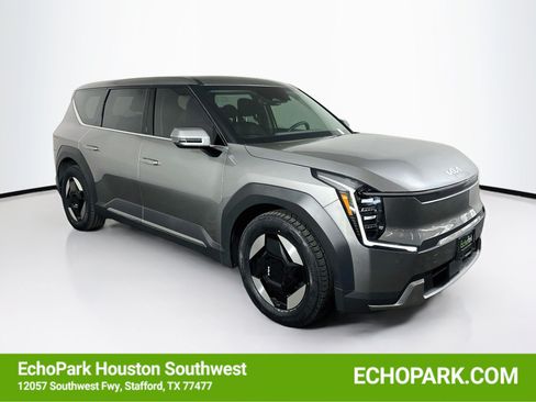 Used 2024 Kia EV9 Light Long Range RWD image 1