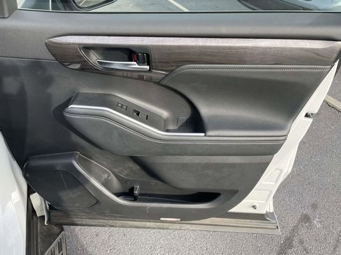 Used 2024 Toyota Highlander Platinum image 48