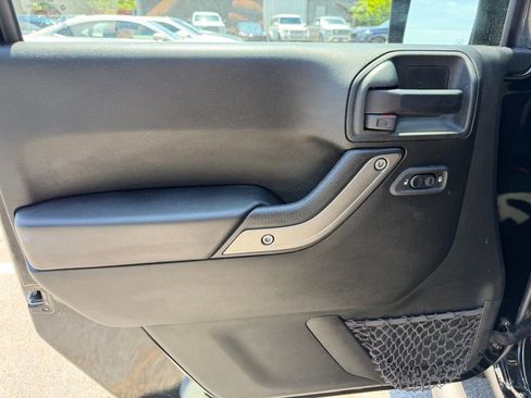 Used 2018 Jeep Wrangler Sport AWD/4WD image 12