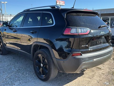 Used 2021 Jeep Cherokee Limited image 3