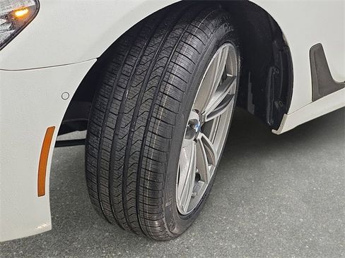 Used 2018 BMW 740i xDrive image 30