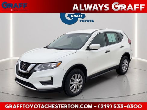 Used 2019 Nissan Rogue S image 1