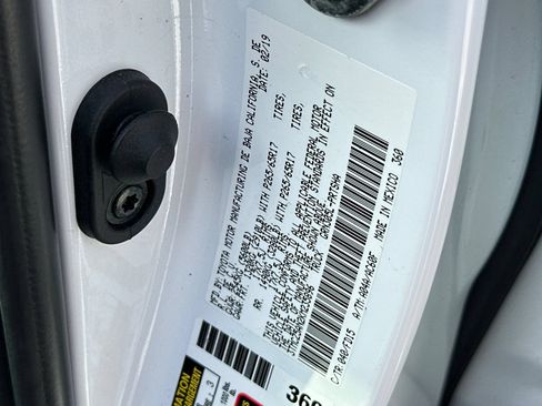Used 2019 Toyota Tacoma TRD Sport w/ Technology Package AWD/4WD image 30
