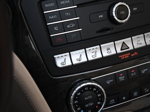 Used 2018 Mercedes-Benz SL 550 image 33