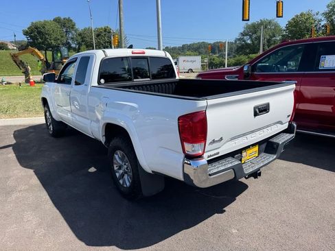 Used 2017 Toyota Tacoma SR5 w/ Tow Package AWD/4WD image 17