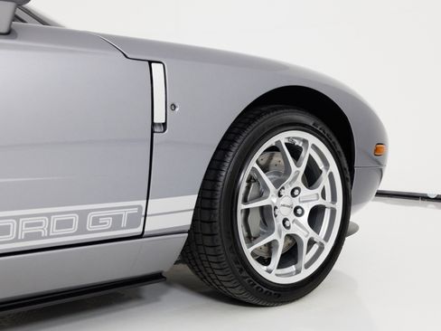 Used 2006 Ford GT RWD image 67