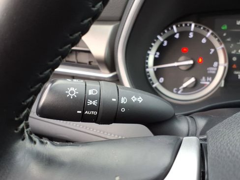 Used 2022 Toyota Highlander XLE image 29