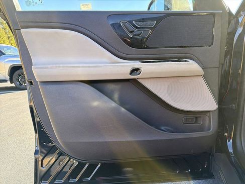 Used 2021 Lincoln Aviator AWD w/ Elements Package image 18