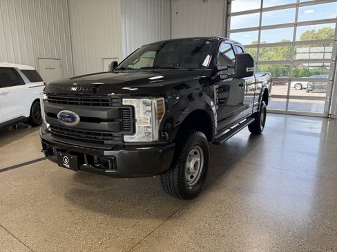 Used 2019 Ford F250 XL w/ Power Equipment Group AWD/4WD image 2