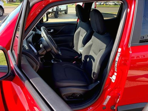 Used 2023 Jeep Renegade Latitude w/ Premium Group AWD/4WD image 13