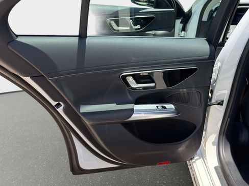 Used 2025 Mercedes-Benz E 350 Sedan image 12