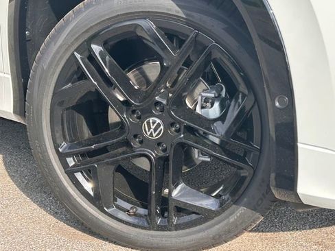 New 2026 Volkswagen Tiguan SE R-Line FWD image 2