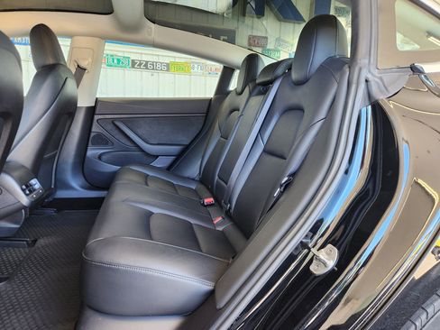 Used 2019 Tesla Model 3 Standard Range Plus image 6