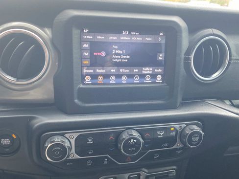 Used 2020 Jeep Wrangler Unlimited Sahara image 19