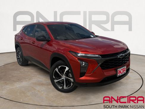 Used 2024 Chevrolet Trax RS w/ Driver Confidence Package FWD image 1