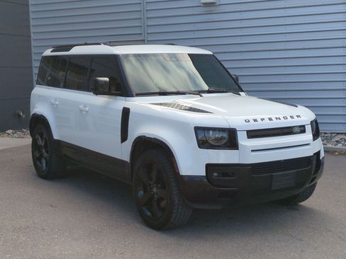 Used 2024 Land Rover Defender 110 X-Dynamic SE image 3