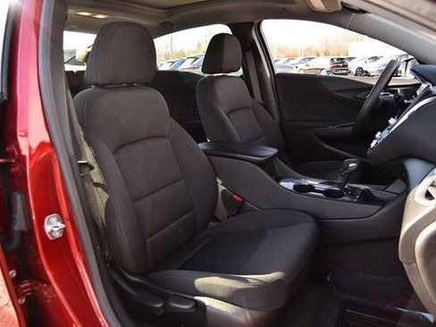 Used 2024 Chevrolet Malibu LT image 19