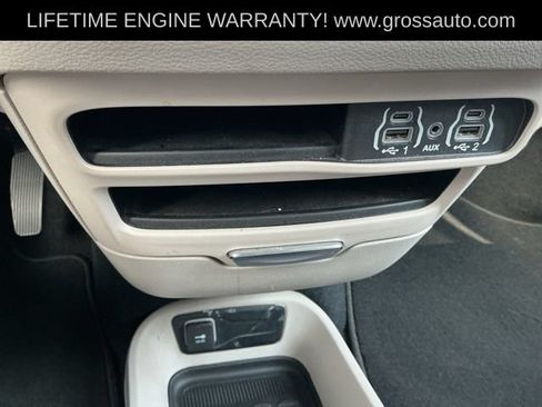Used 2023 Chrysler Pacifica Touring-L FWD image 21