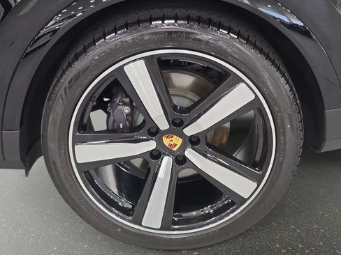 Used 2024 Porsche Cayenne AWD/4WD image 31