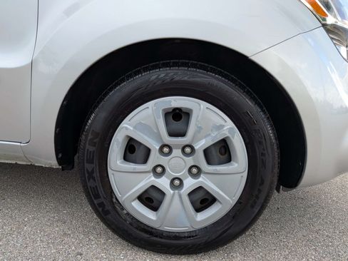 Used 2012 Kia Soul FWD image 11