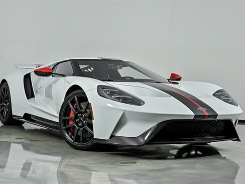 Used 2020 Ford GT Carbon Series RWD image 3