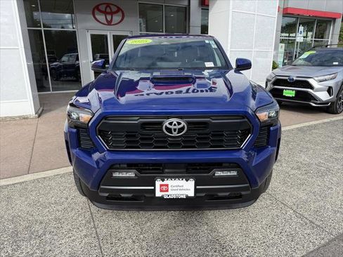 Certified 2025 Toyota Tacoma TRD Sport AWD/4WD image 9