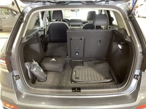 Certified 2025 Volkswagen Taos SE w/ Panoramic Sunroof Package image 21