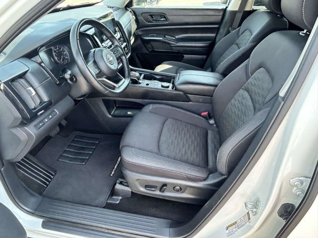 Used 2025 Nissan Pathfinder SV AWD/4WD image 18