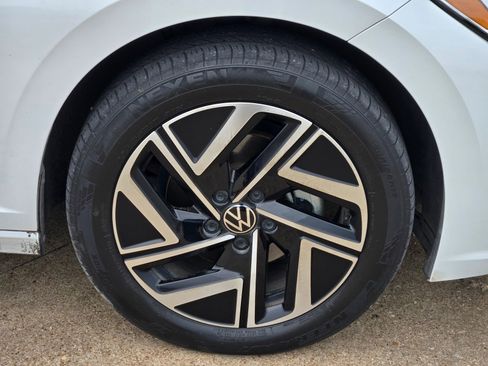 Used 2023 Volkswagen Jetta SEL FWD image 9