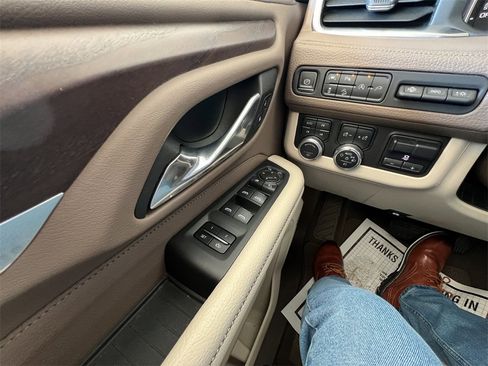 Used 2021 GMC Yukon XL Denali w/ Denali Ultimate Package image 22