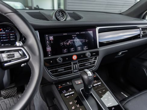 Certified 2026 Porsche Macan AWD/4WD image 31