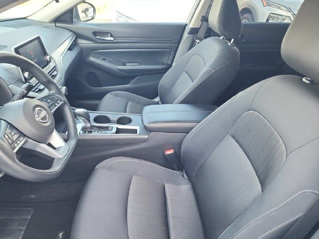 Used 2025 Nissan Altima 2.5 SV FWD image 12