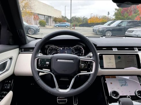 Used 2023 Land Rover Range Rover Velar R-Dynamic S image 8