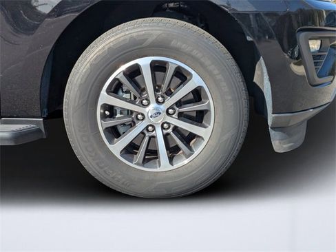Used 2021 Ford Expedition XLT image 11