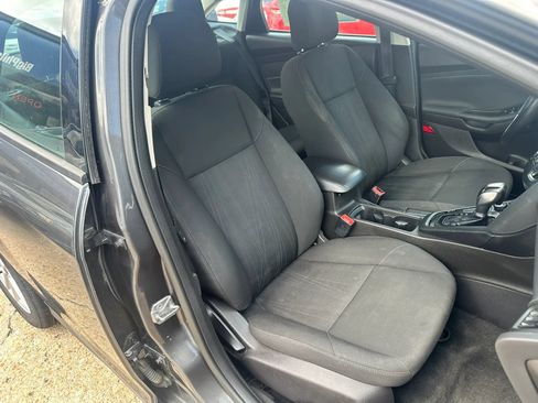 Used 2016 Ford Focus SE w/ SE Winter Package FWD image 11