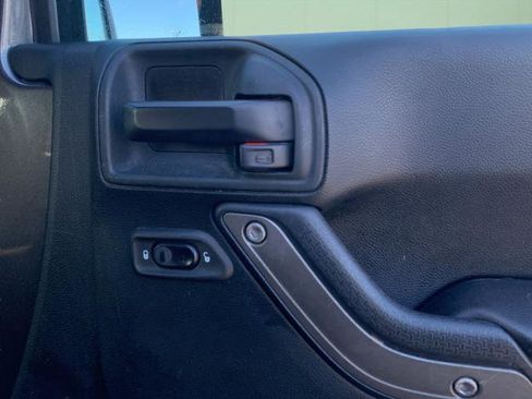 Used 2018 Jeep Wrangler Unlimited Sport S image 39