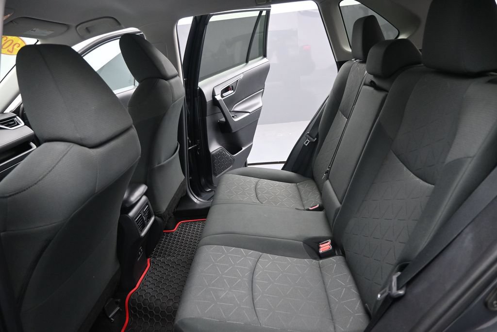 Used 2021 Toyota RAV4 XLE AWD/4WD image 15