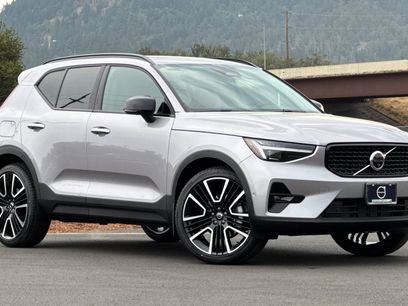 New 2026 Volvo XC40 B5 Ultra w/ Climate Package