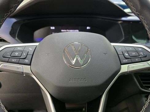 Used 2023 Volkswagen Taos SE FWD image 29