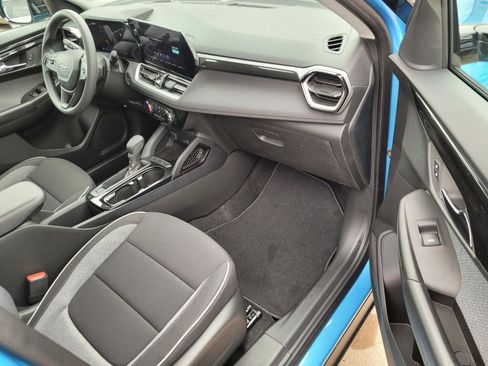 New 2026 Chevrolet TrailBlazer LT w/ Midnight Edition FWD image 6