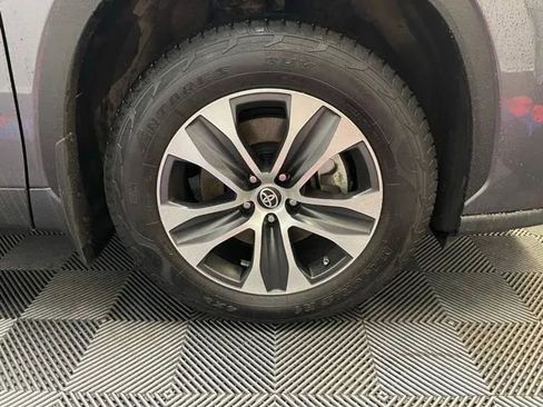 Used 2022 Toyota Highlander XLE image 18