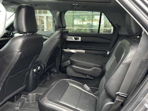 Certified 2022 Ford Explorer Limited w/ Equipment Group 301A image 9