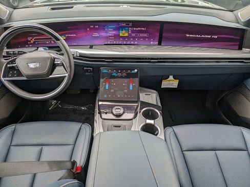 New 2025 Cadillac Escalade IQ Luxury 2 image 15