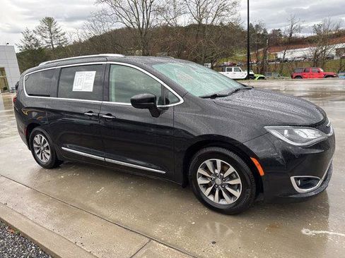 Used 2020 Chrysler Pacifica Touring-L Plus w/ Advanced Safetytec Group image 2